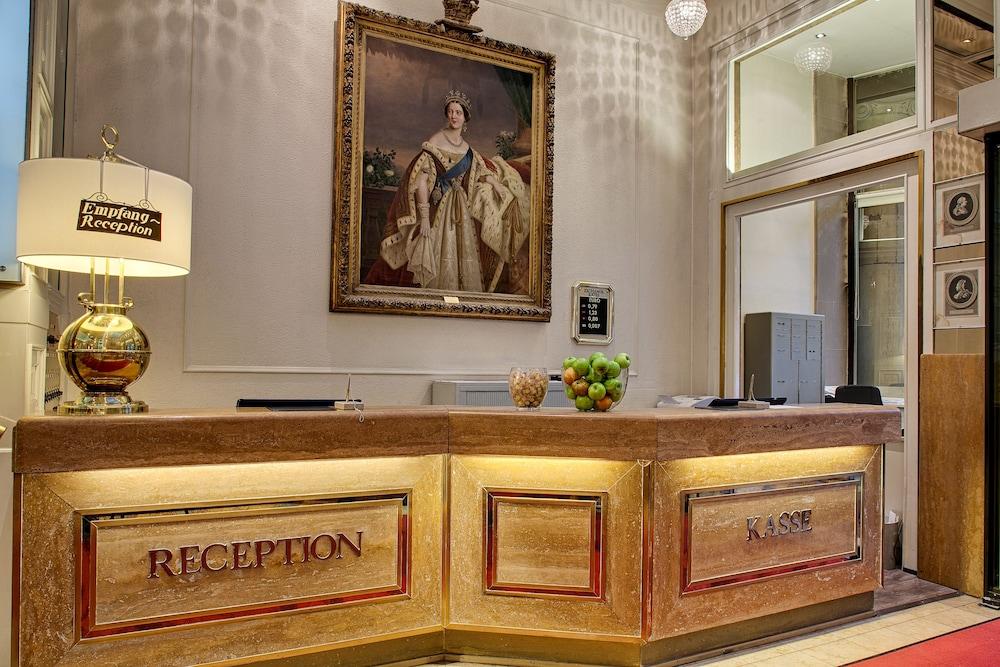Hotel Europaeischer Hof Heidelberg, Bestes Hotel Deutschlands In Historischer Architektur Εξωτερικό φωτογραφία Reception desk at the hotel