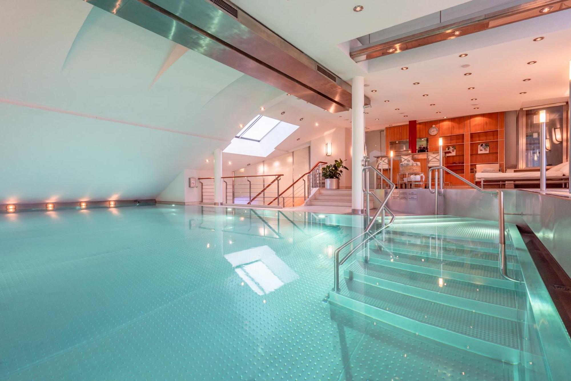 Hotel Europaeischer Hof Heidelberg, Bestes Hotel Deutschlands In Historischer Architektur Εξωτερικό φωτογραφία The swimming pool
